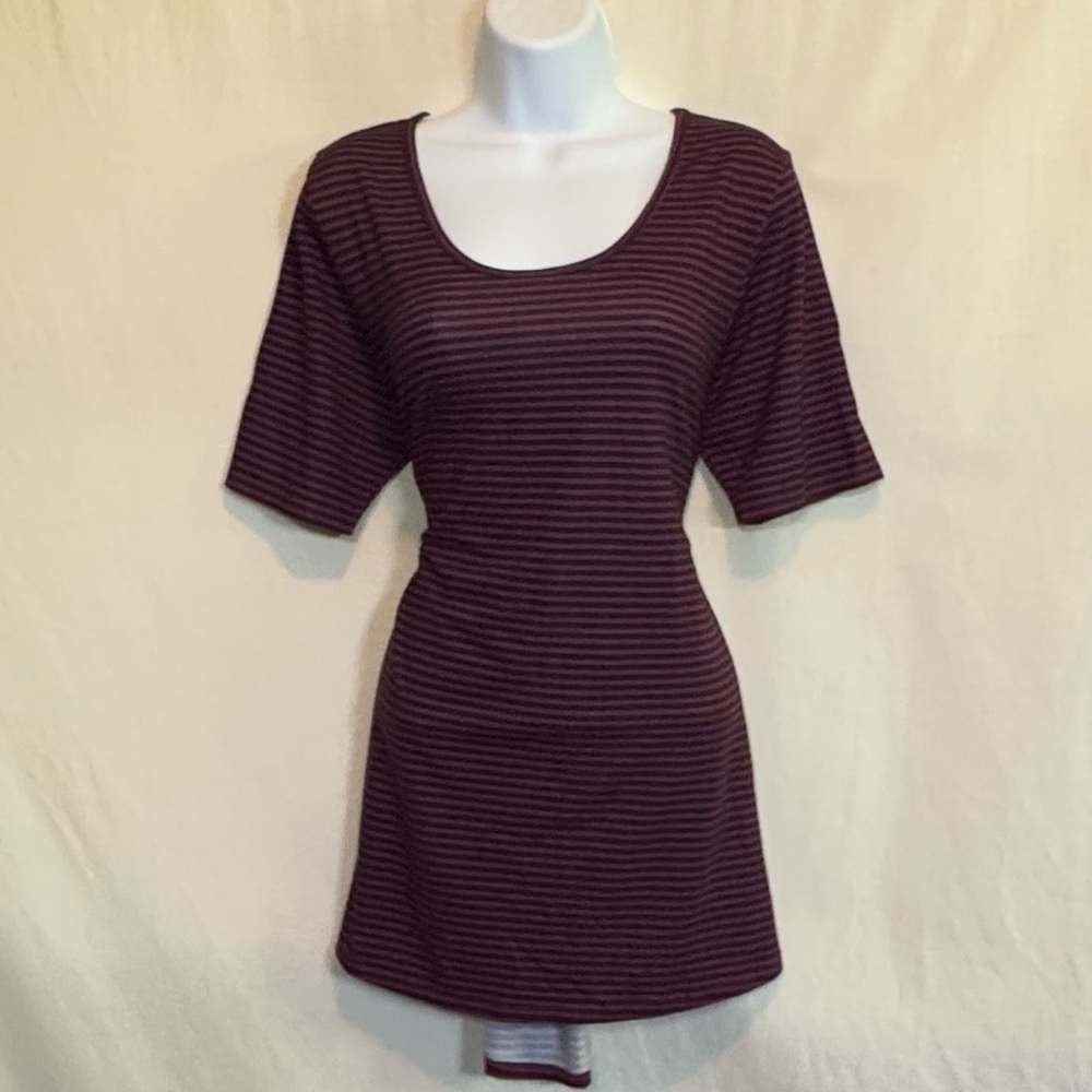 H-75 LuLaRoe Black & Pink Stripe Tunic style Pullover Blouse Size M